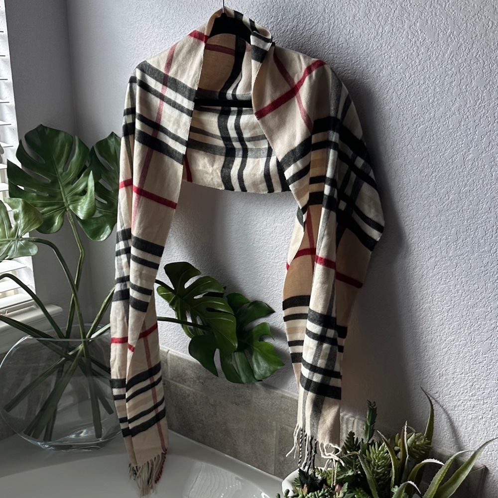 V. FRAAS Plaid Scarf in Red, Black, and Tan